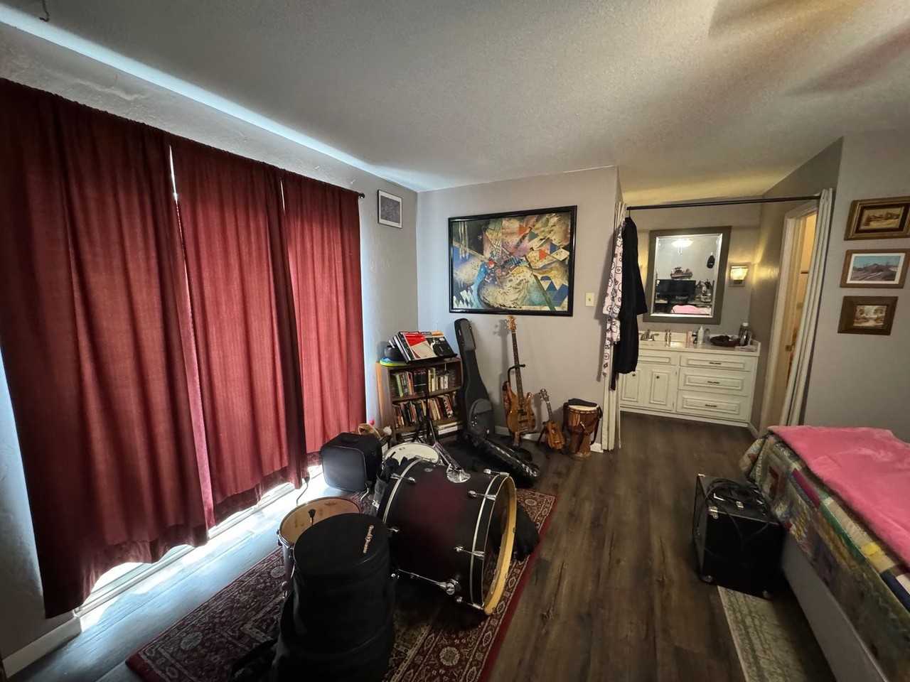 901 Rambler Dr - Photo 3 of 15