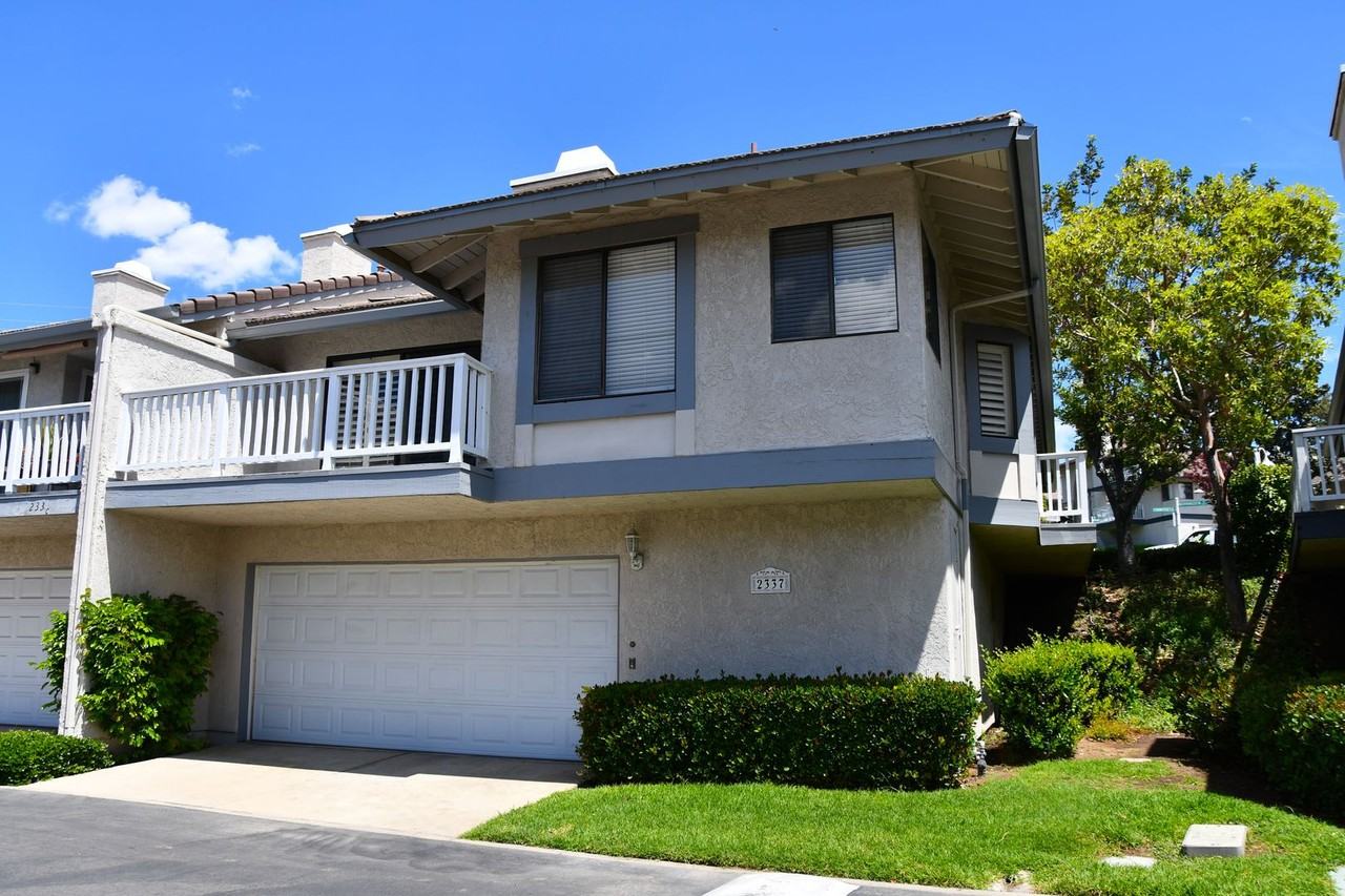 2337 Skyline Dr - Photo 2 of 50