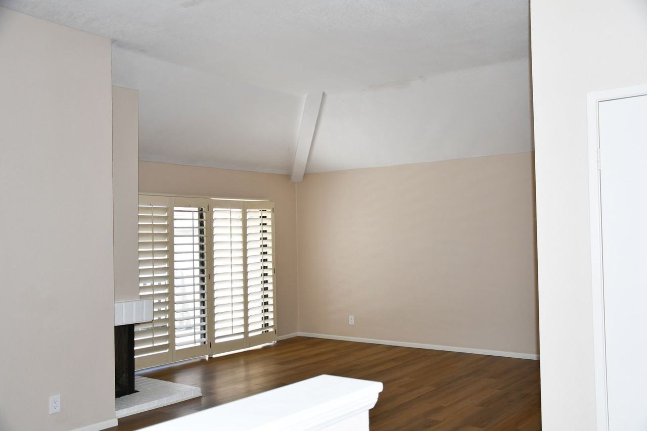 2337 Skyline Dr - Photo 3 of 50