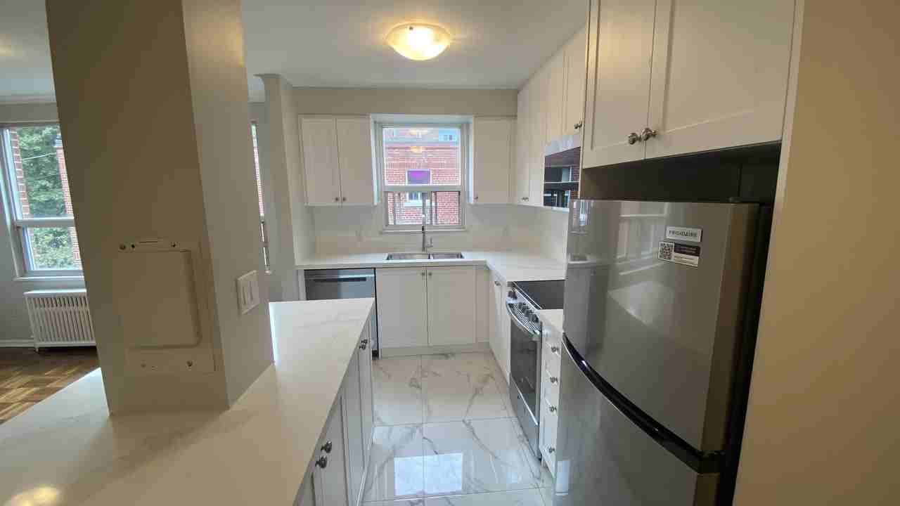 1299 Bayview Avenue - Photo 3 of 11