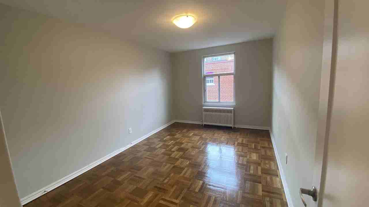 1299 Bayview Avenue - Photo 6 of 11