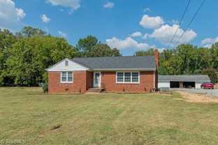 206 Abbotts Ave - Photo 1 of 1