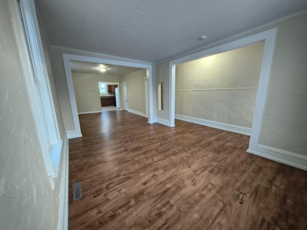 1114 Cumming Ave - Photo 3 of 11