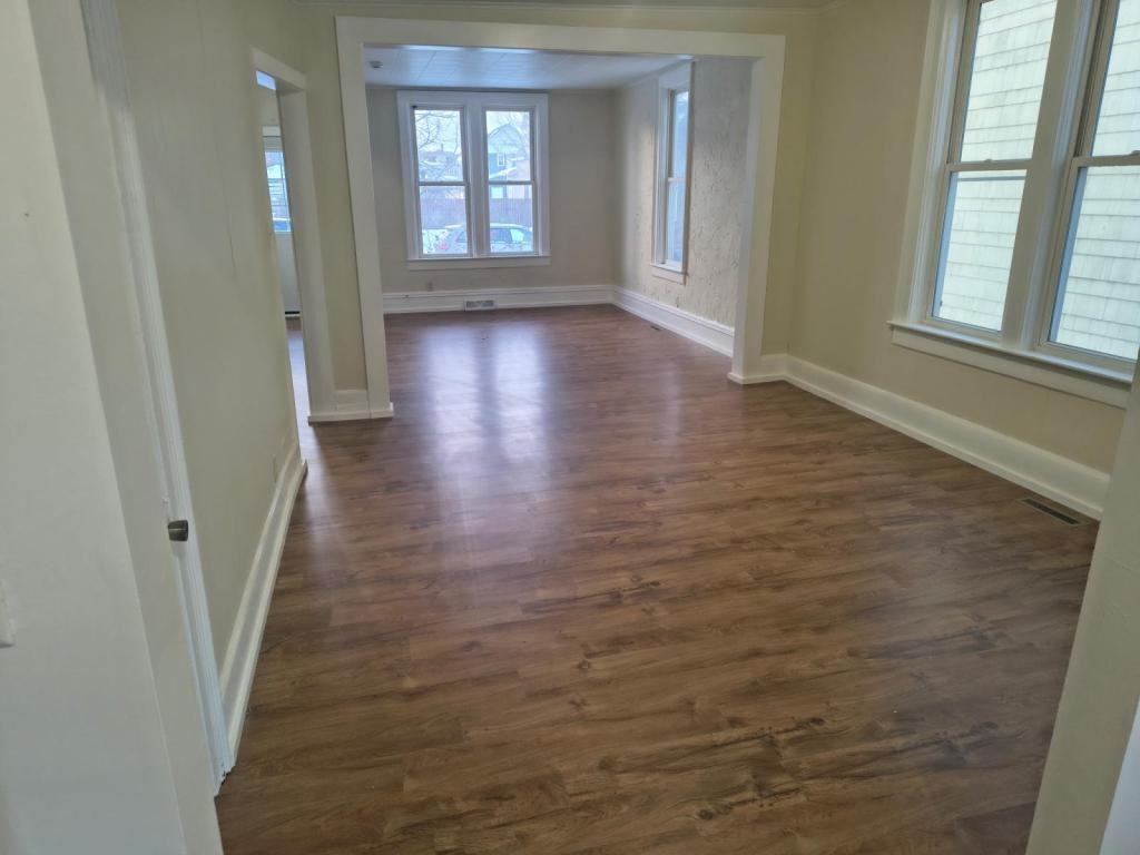 1114 Cumming Ave - Photo 4 of 11