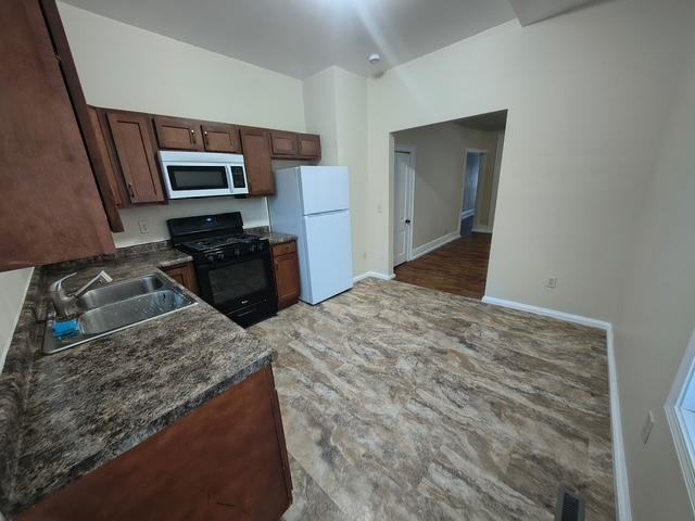 1114 Cumming Ave - Photo 5 of 11