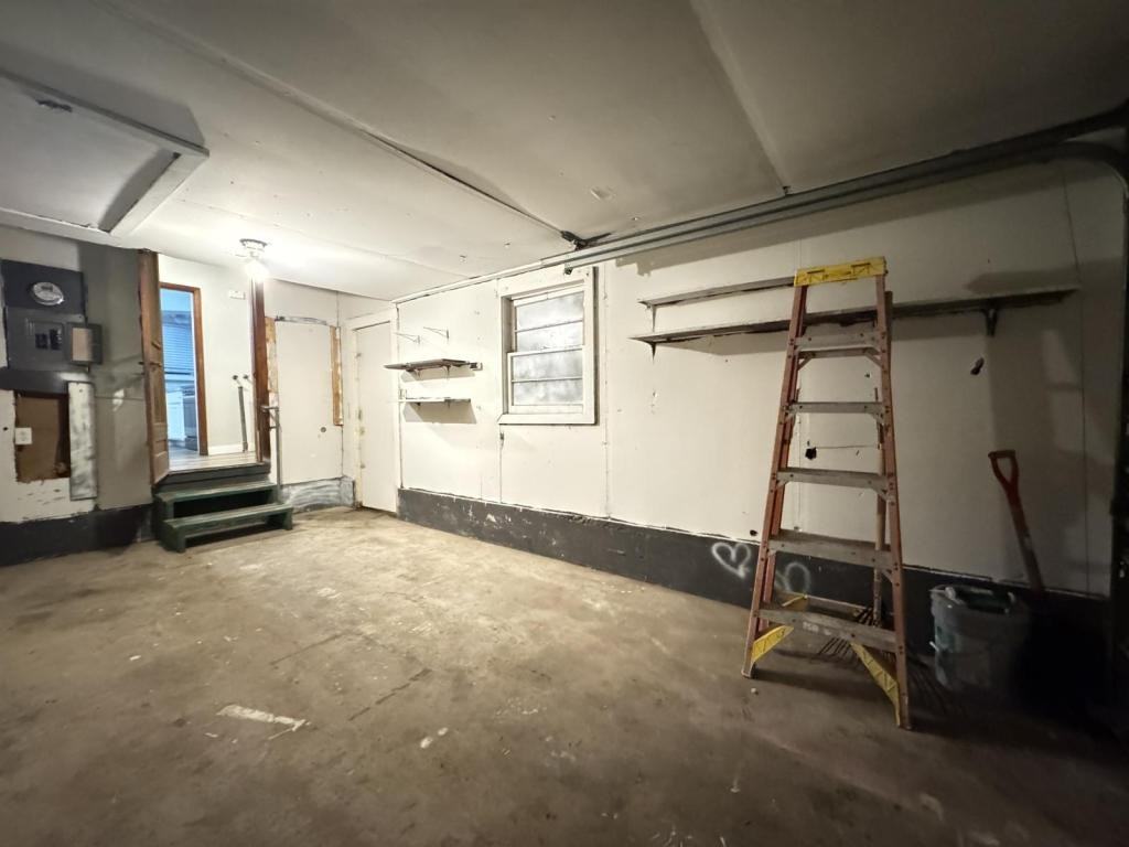 1044 S Main Ave - Photo 3 of 21