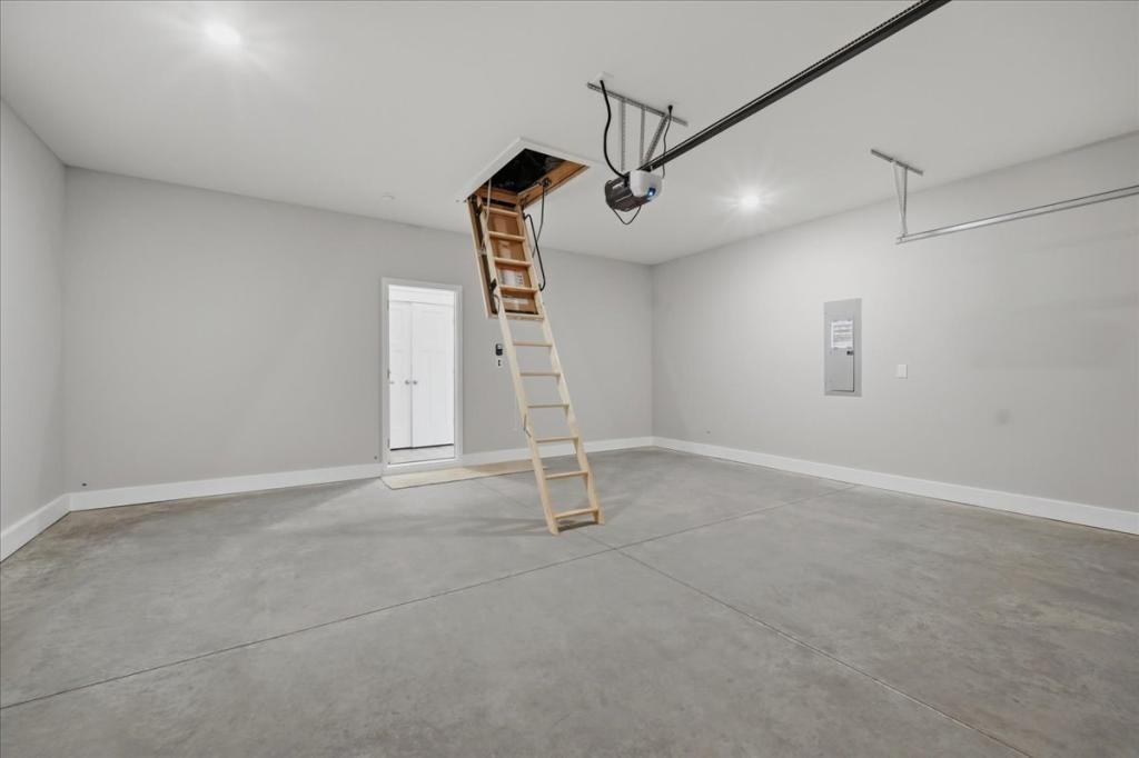 307 Willowbrook Ln - Photo 6 of 41