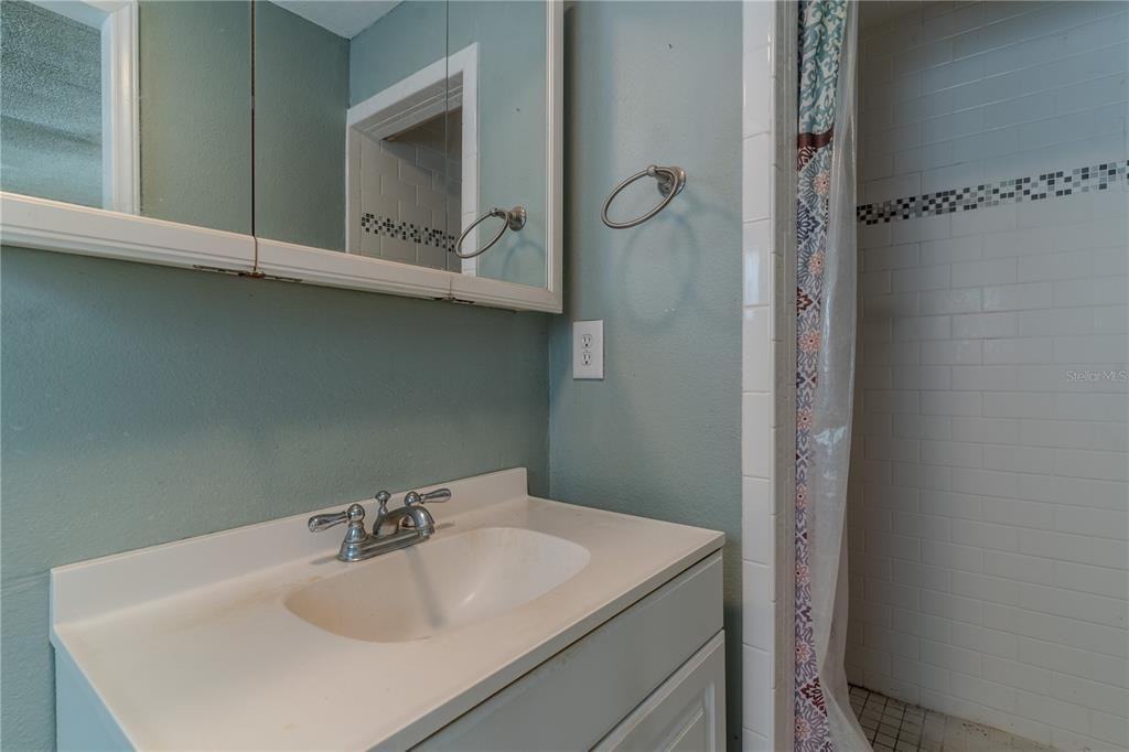 542 Longfellow Blvd - Photo 5 of 8