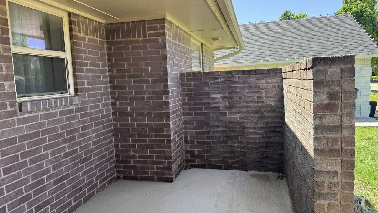 2612 N Markwell Ave - Photo 2 of 11