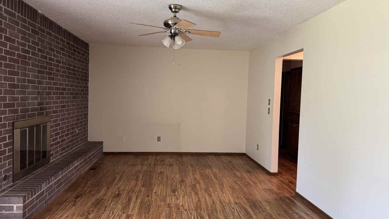 2612 N Markwell Ave - Photo 3 of 11