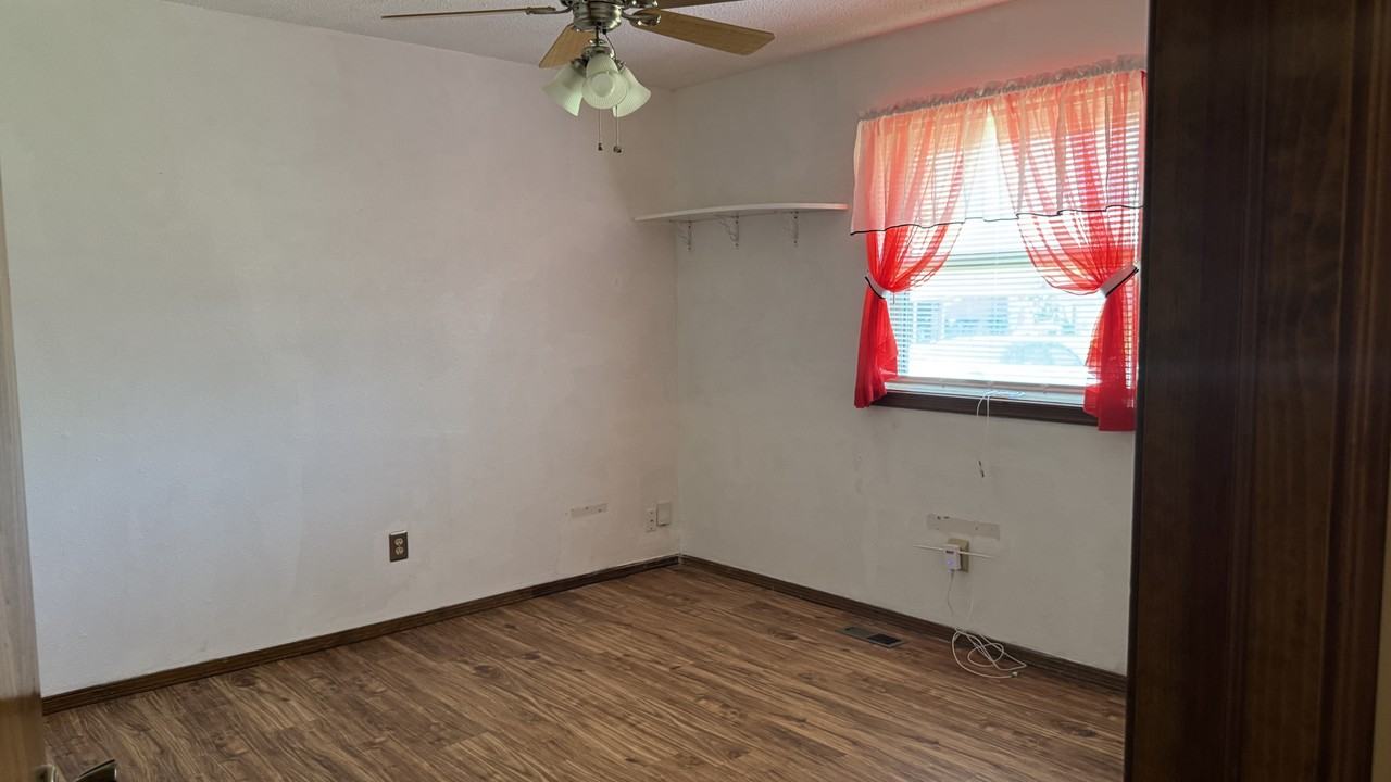 2612 N Markwell Ave - Photo 5 of 11