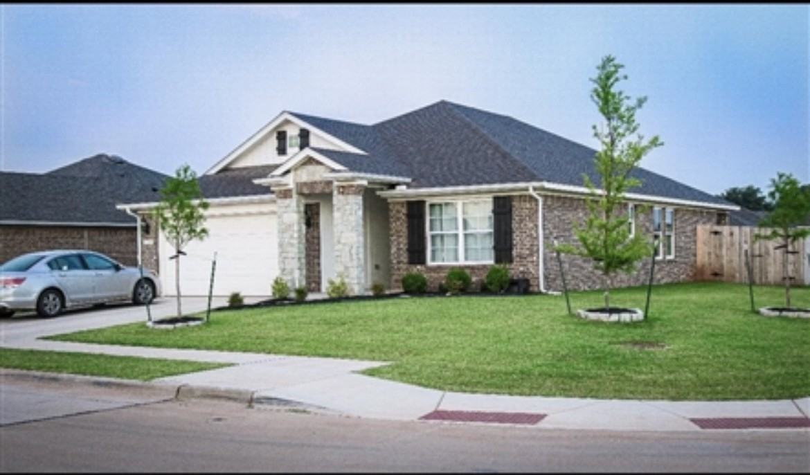 1114 Chandler St - Photo 3 of 9