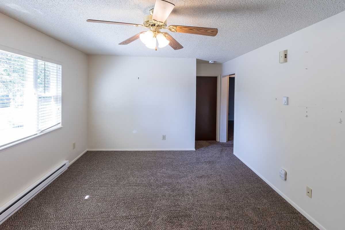 152 Washington St - Photo 4 of 8