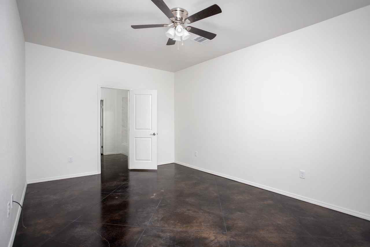 9918 Digby Ln - Photo 3 of 20