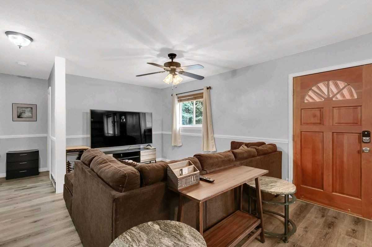 341 Longfellow Dr - Photo 2 of 21