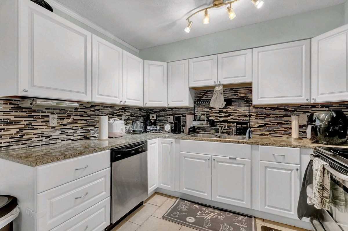 341 Longfellow Dr - Photo 5 of 21