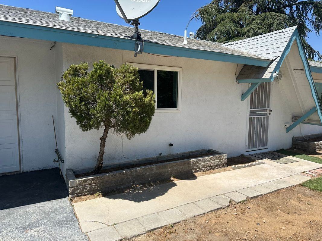 16119 Spruce St - Photo 4 of 24