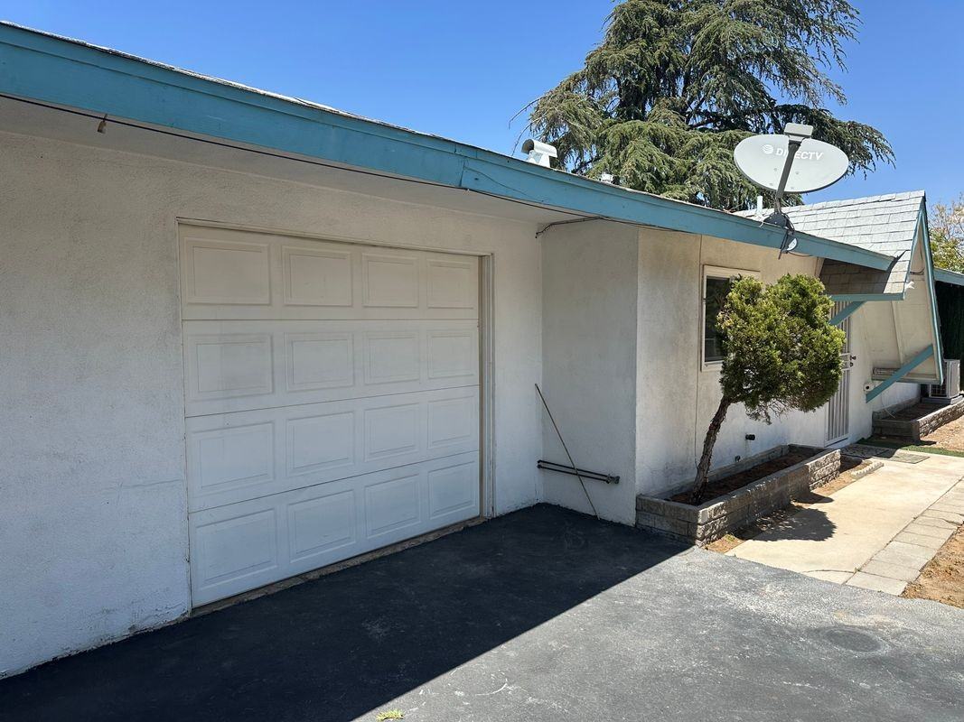 16119 Spruce St - Photo 6 of 24