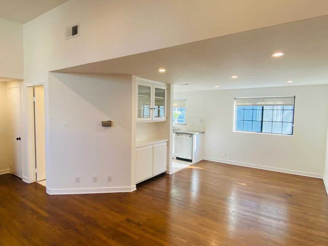 293 Ohio St ##2 - Photo 4 of 14