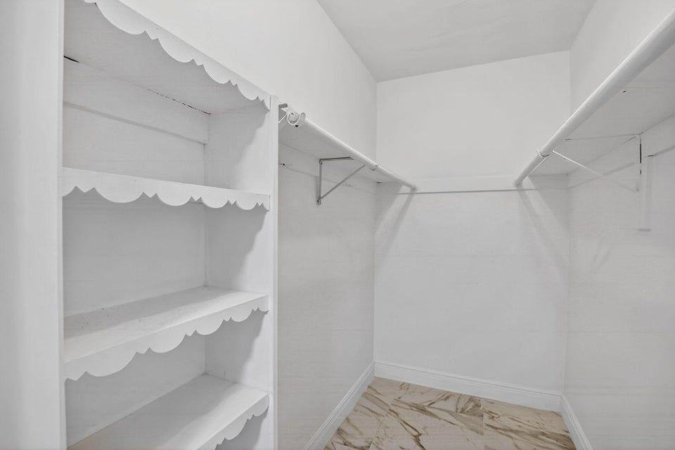 5731 Ne 17th Ter - Photo 4 of 17