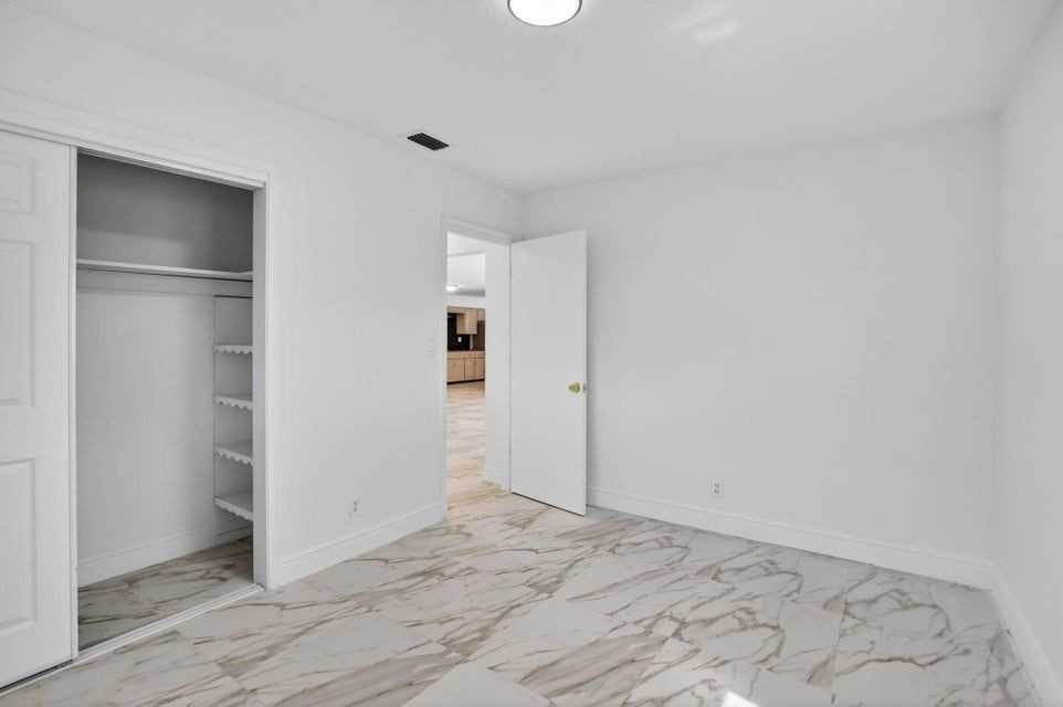 5731 Ne 17th Ter - Photo 6 of 17