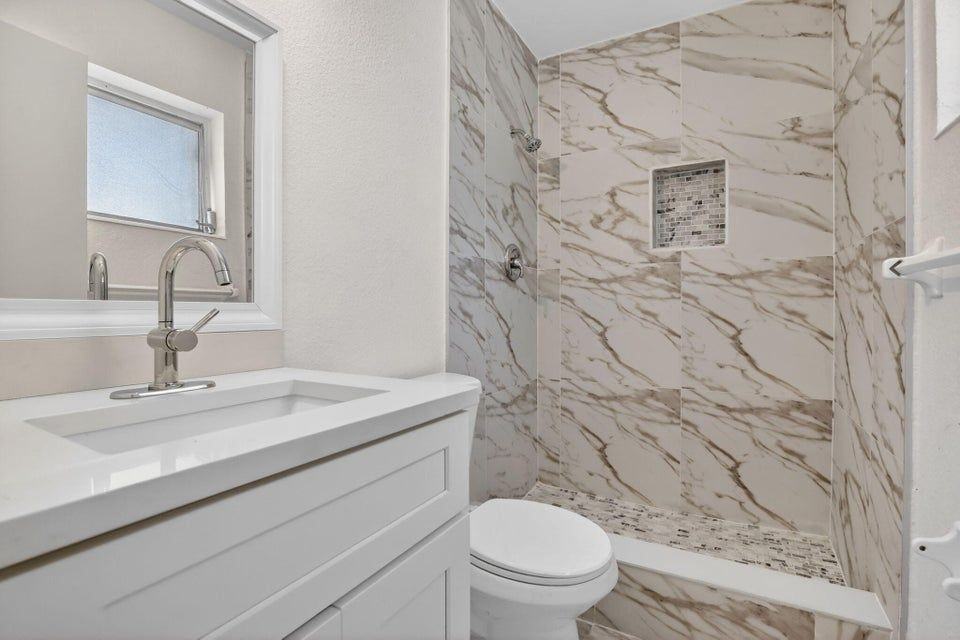 5731 Ne 17th Ter - Photo 7 of 17