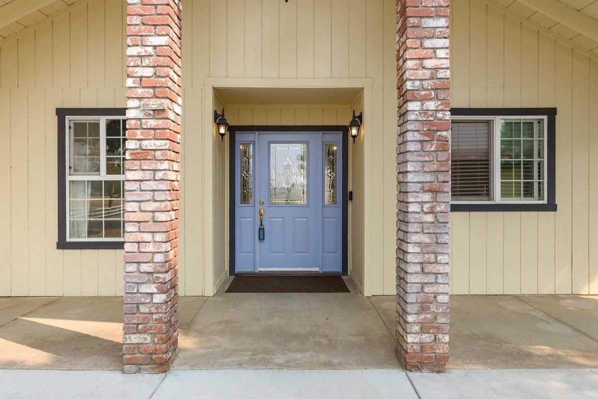 17323 Anaconda Rd - Photo 2 of 12