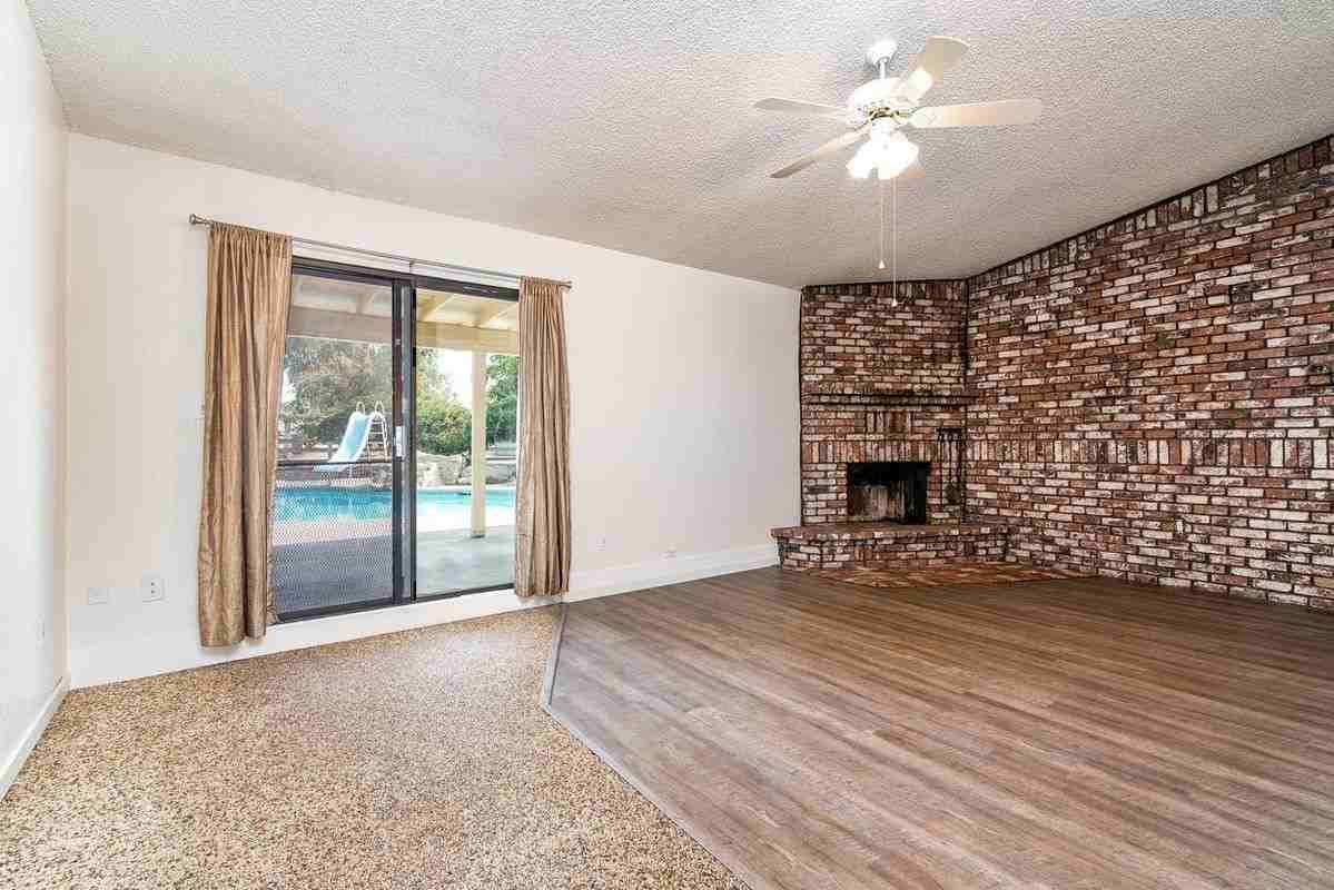 17323 Anaconda Rd - Photo 3 of 12