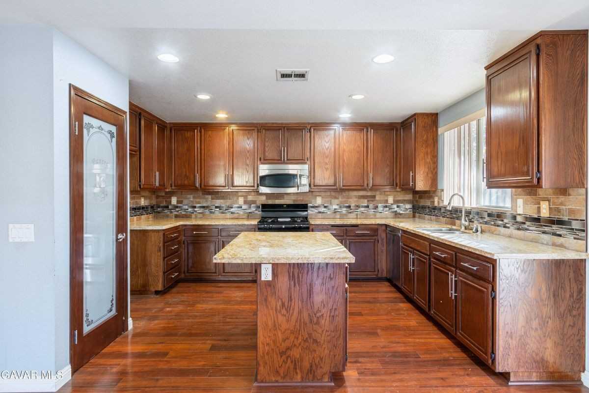 44103 Sundance Ct - Photo 3 of 17