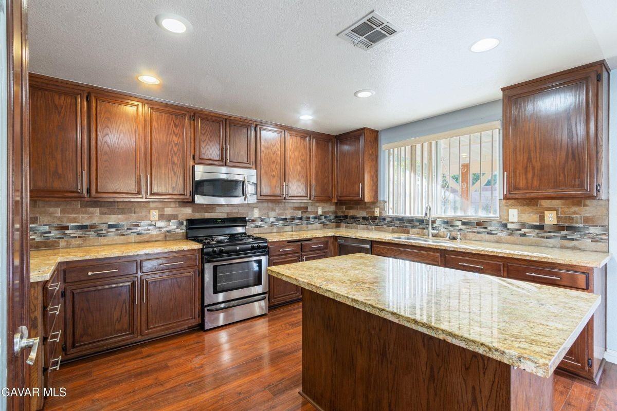 44103 Sundance Ct - Photo 4 of 17