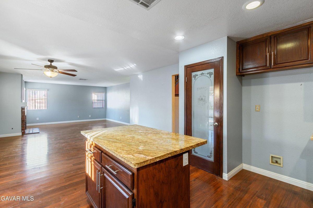 44103 Sundance Ct - Photo 5 of 17