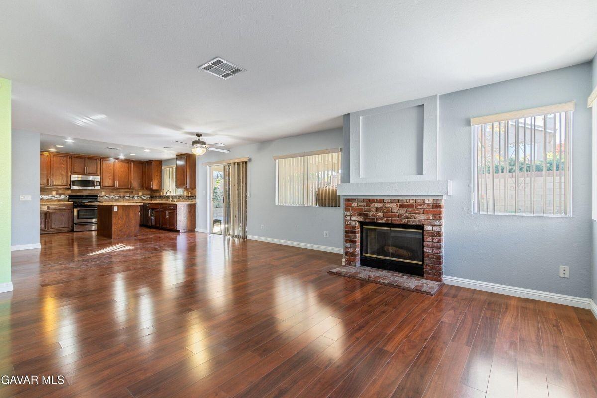 44103 Sundance Ct - Photo 6 of 17