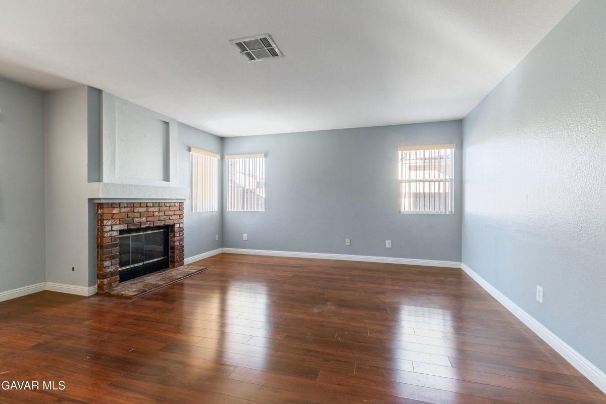 44103 Sundance Ct - Photo 7 of 17