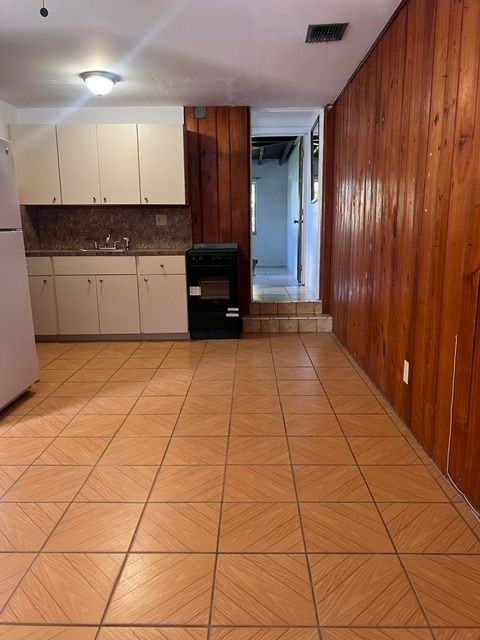 1355 Ne 129th St - Photo 7 of 21