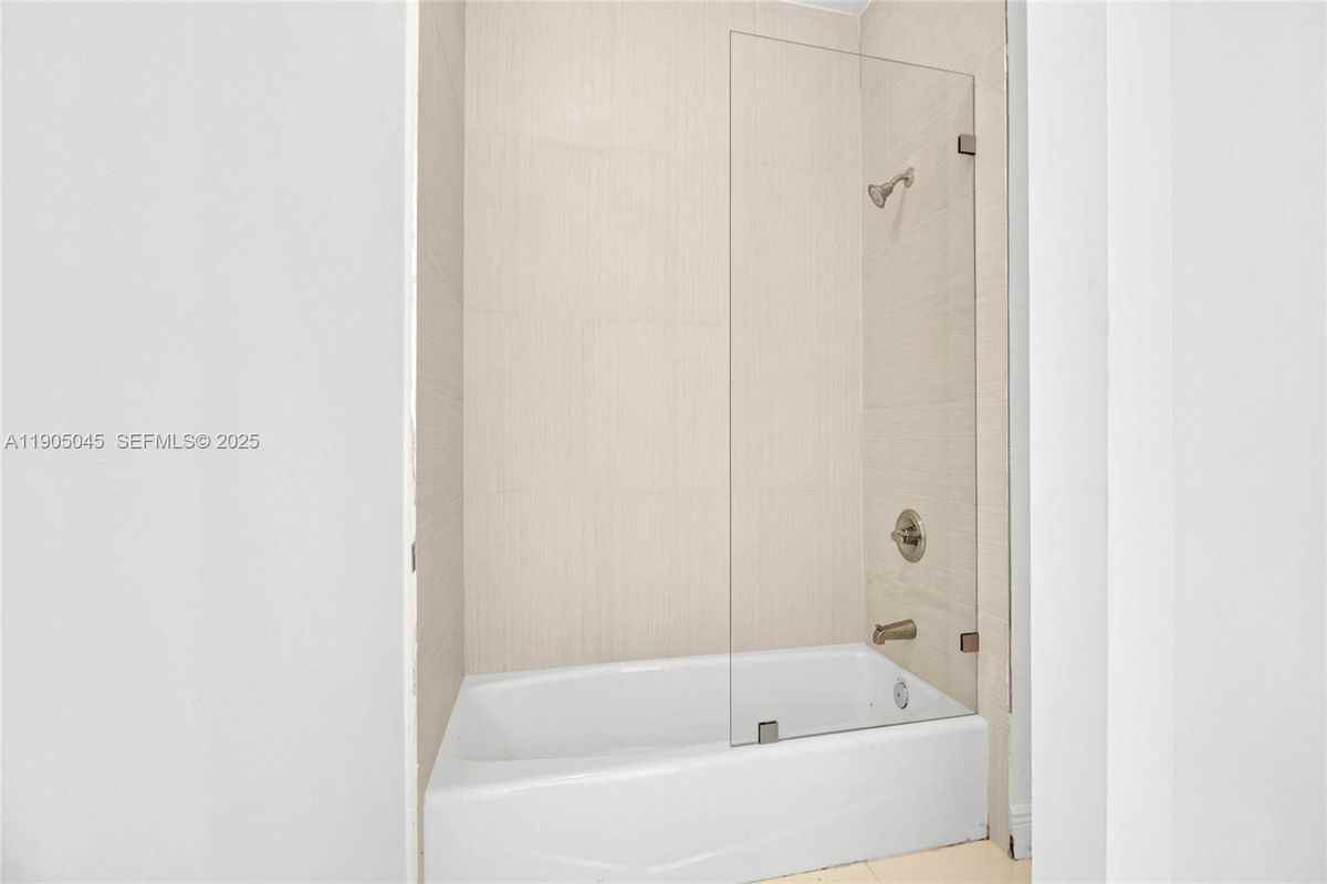 425 Sw 129th Ave - Photo 3 of 18