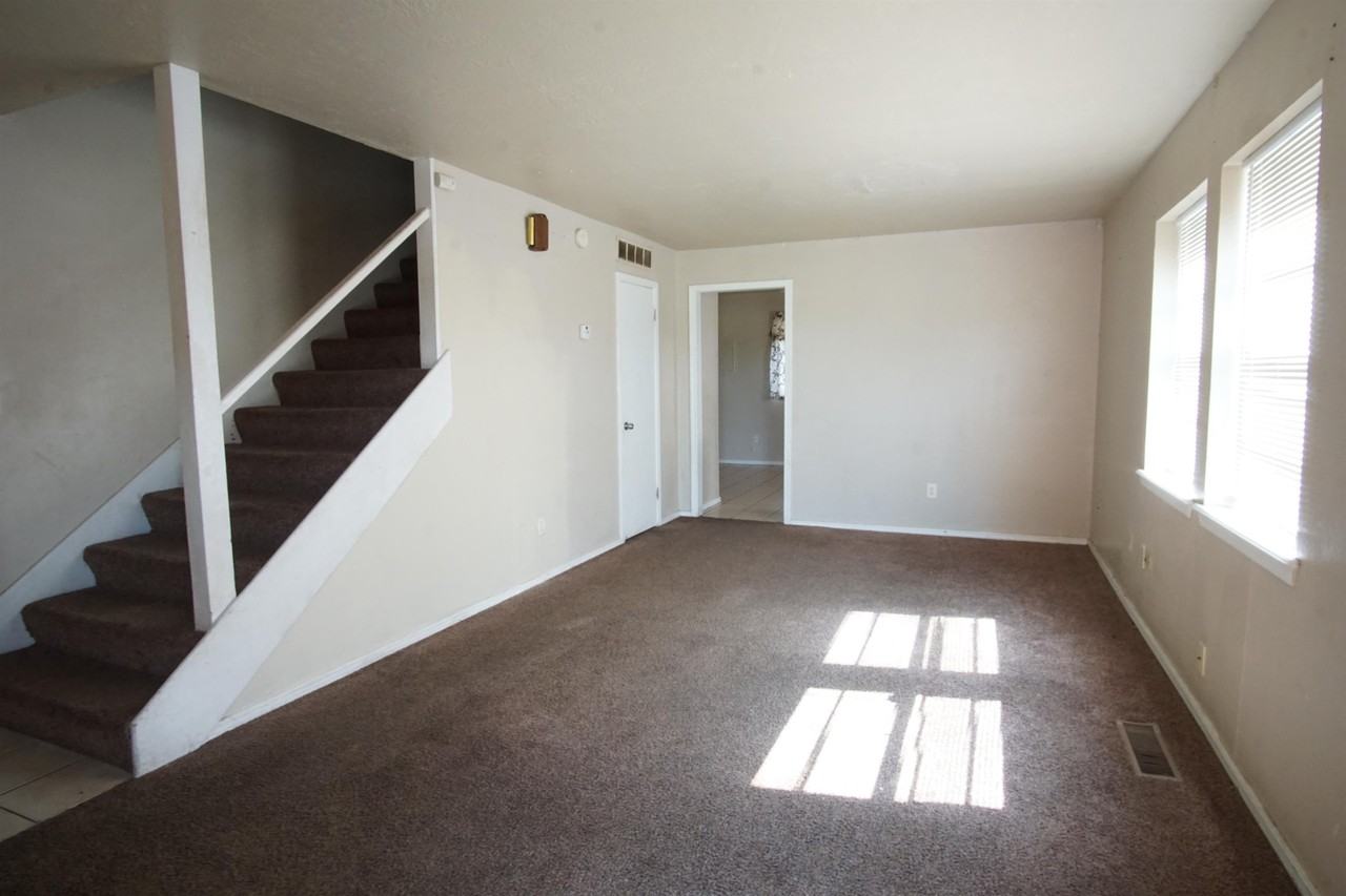 1010 E Main St - Photo 3 of 10