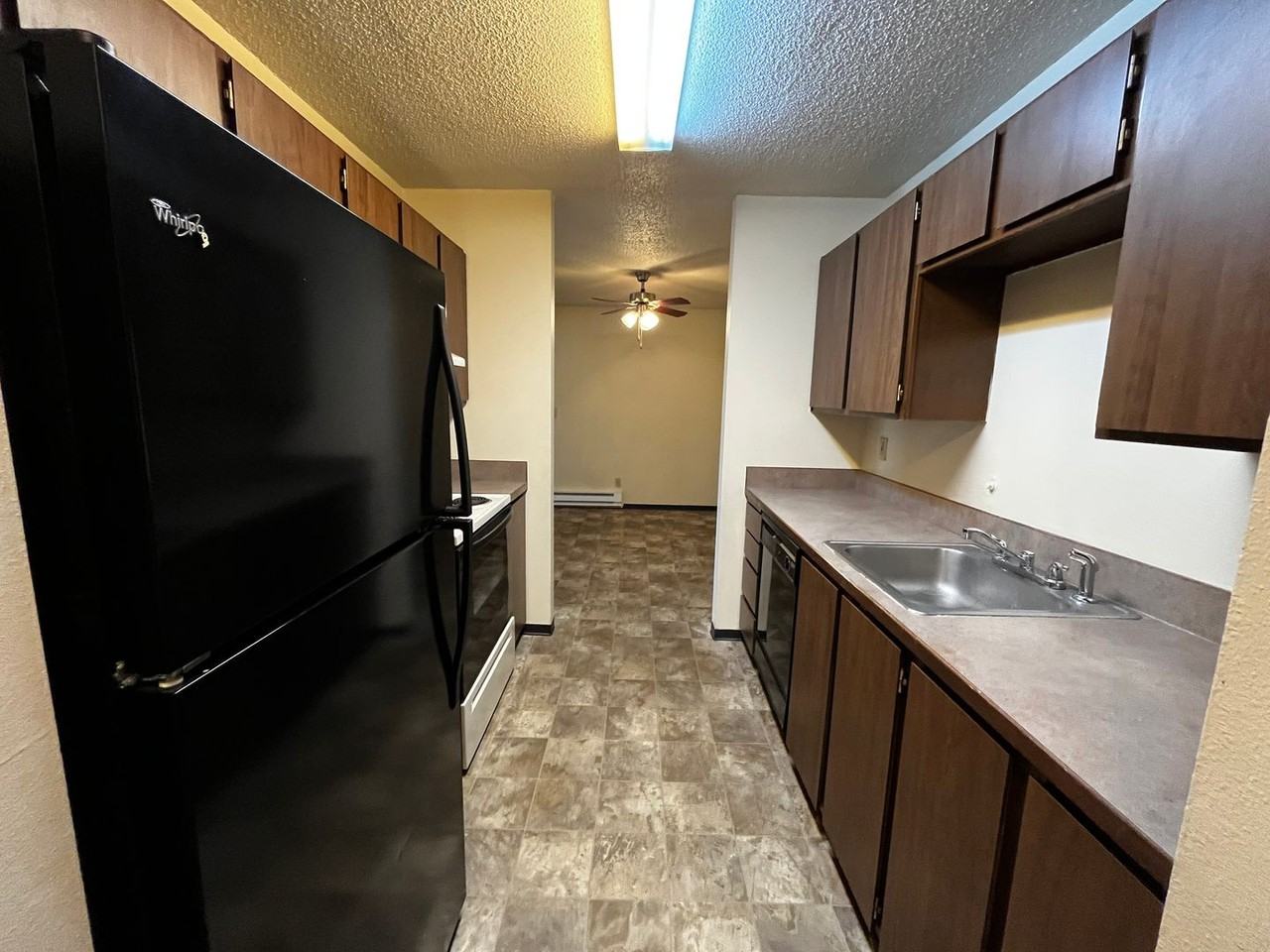 Golden Sands Apartments - Photo 3 of 21