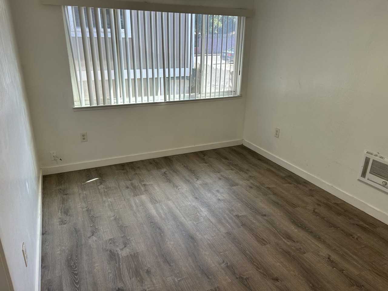 218 Mississippi St #E - Photo 3 of 12