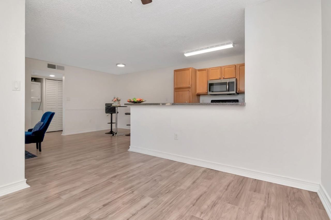214 Lake Parsons Grn #103 - Photo 5 of 23