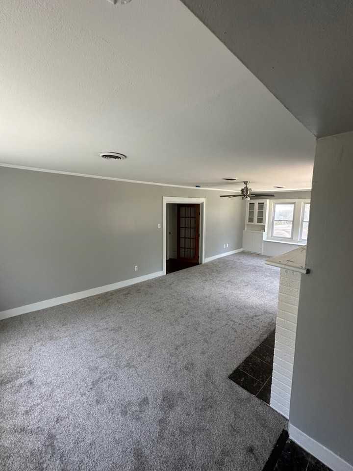 505 Nolen St - Photo 5 of 9