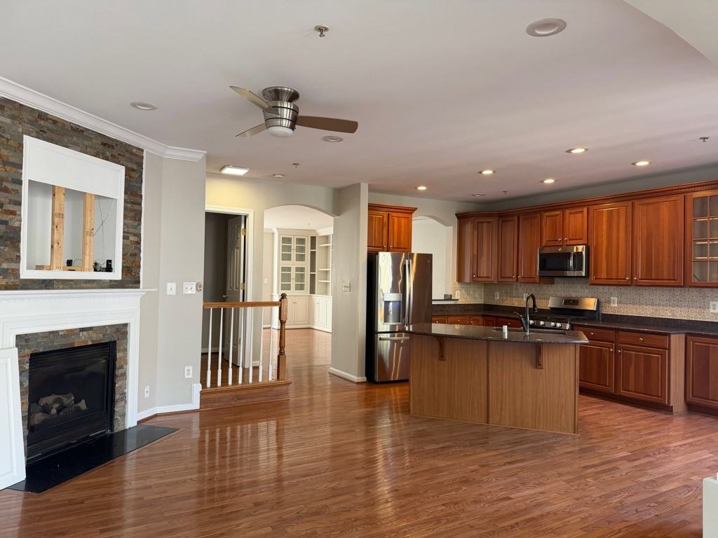 233 Galewood Dr - Photo 3 of 15