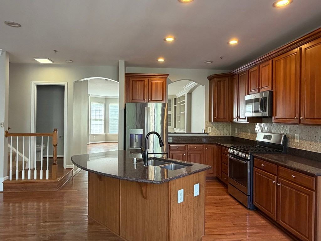 233 Galewood Dr - Photo 4 of 15