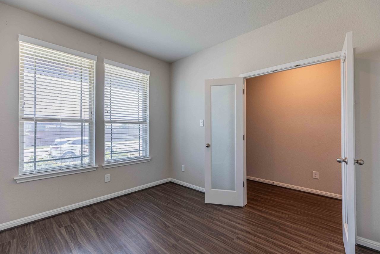 13221 Badlands Way - Photo 5 of 43