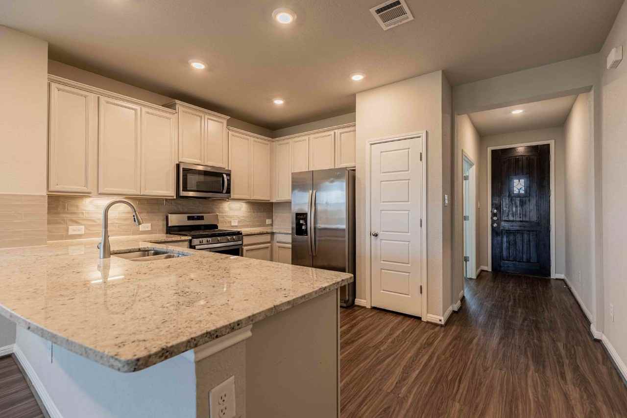 13221 Badlands Way - Photo 7 of 43