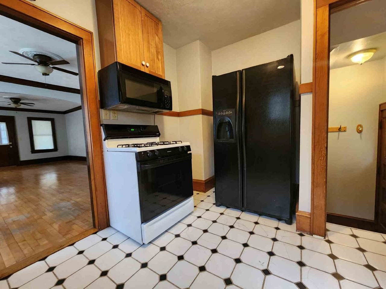 1502 Liberty St - Photo 3 of 17