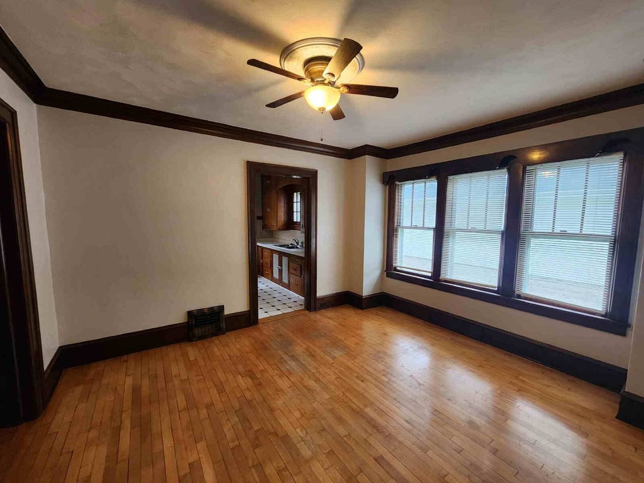 1502 Liberty St - Photo 4 of 17