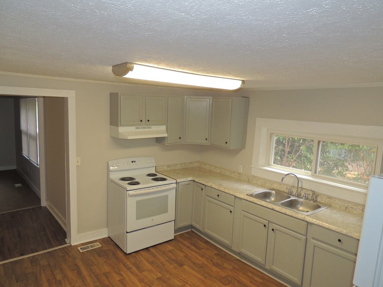 1505 Murchison Road Teachers Dr - Photo 6 of 11