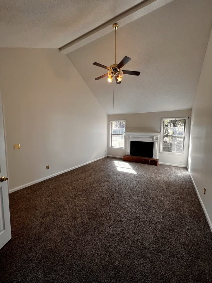 160 Waters Ave - Photo 2 of 17