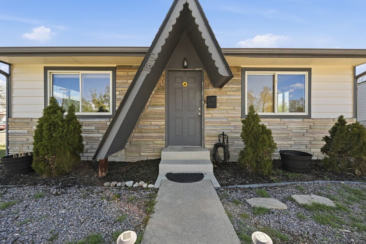 1800 S Shoshone St - Photo 4 of 32