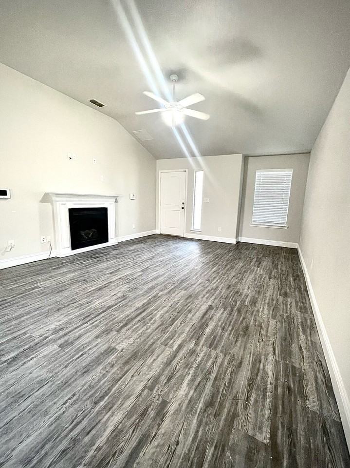 5515 110th St - Photo 2 of 10